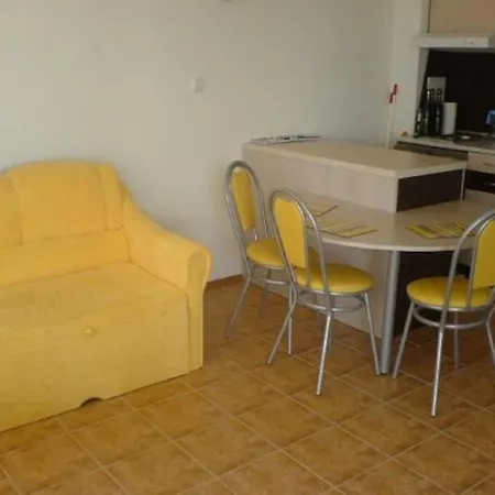 Frontline, 1 Bed, Near To Lejlighed *