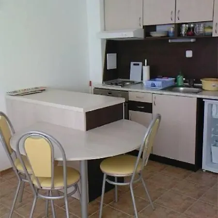 Frontline, 1 Bed, Near To Lejlighed