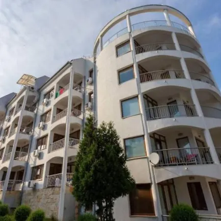 Frontline, 1 Bed, Near To Lejlighed *