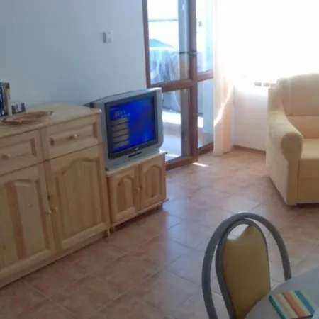 Frontline, 1 Bed, Near To